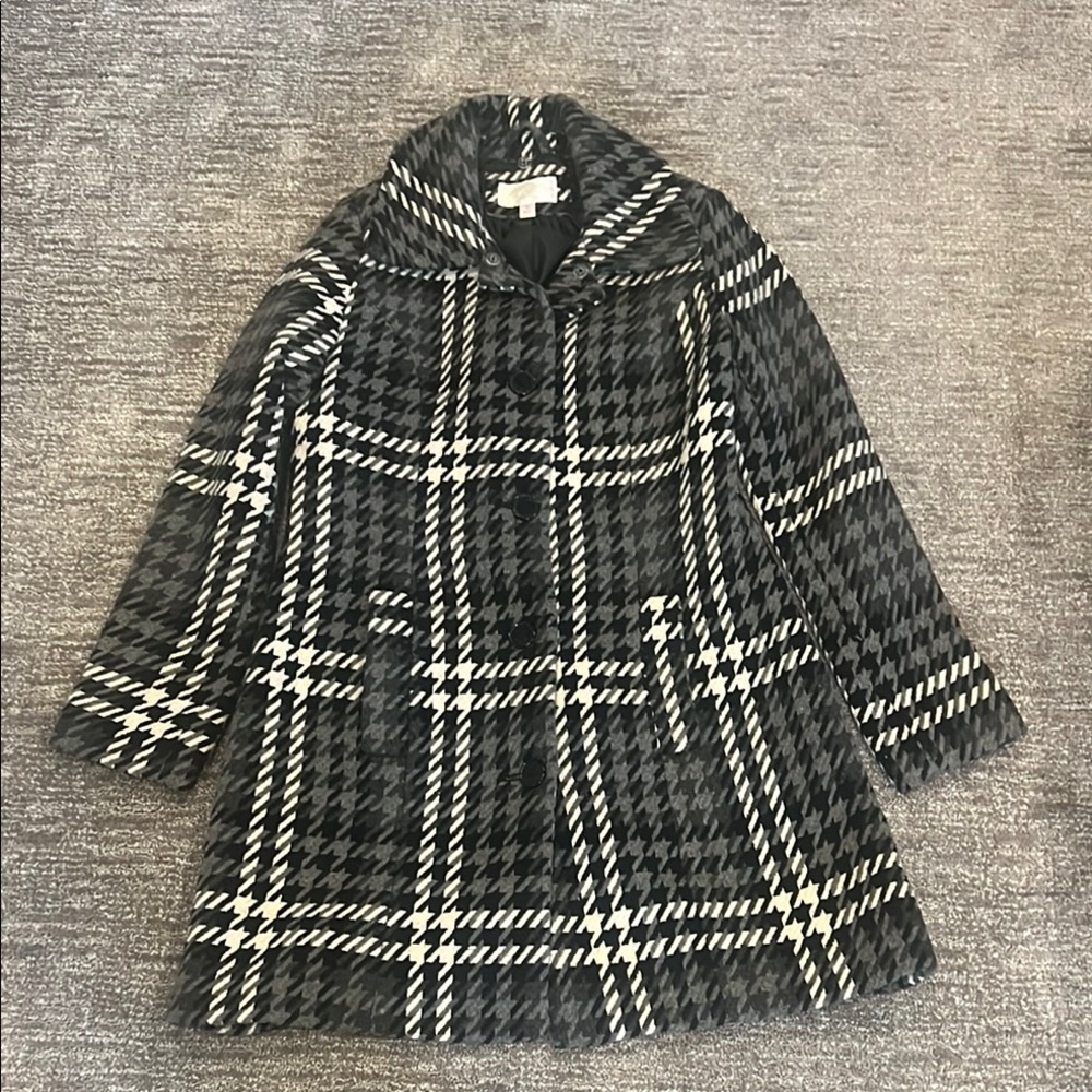 Stylish Black and White Plaid Coat